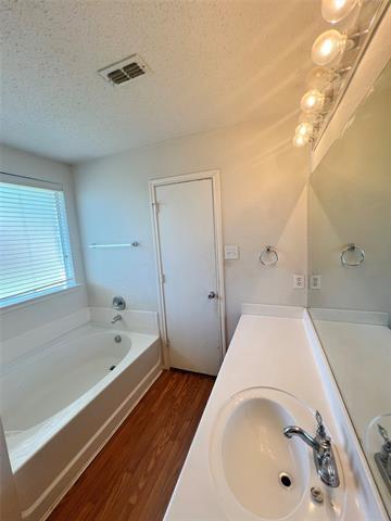 Building Photo - 1616 Logan Dr