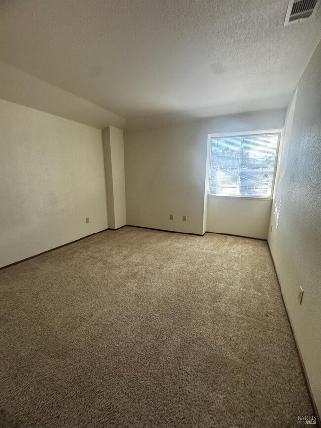 Building Photo - 600 Alamo Dr