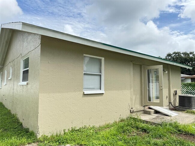 Building Photo - 3218 68th Ave N