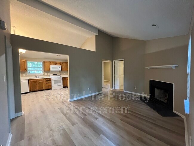 Building Photo - 1228 Woodland Dr