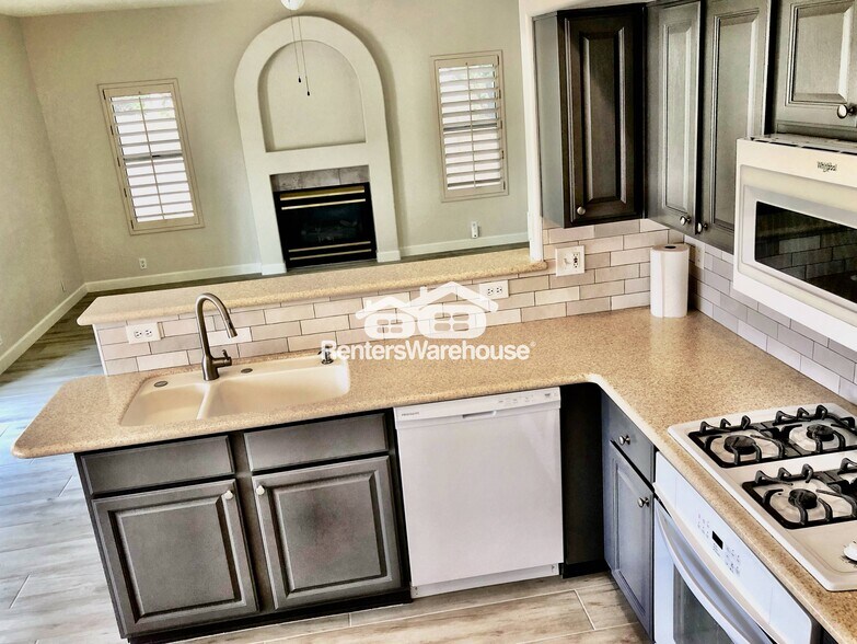 Building Photo - 6340 W Tonopah Dr