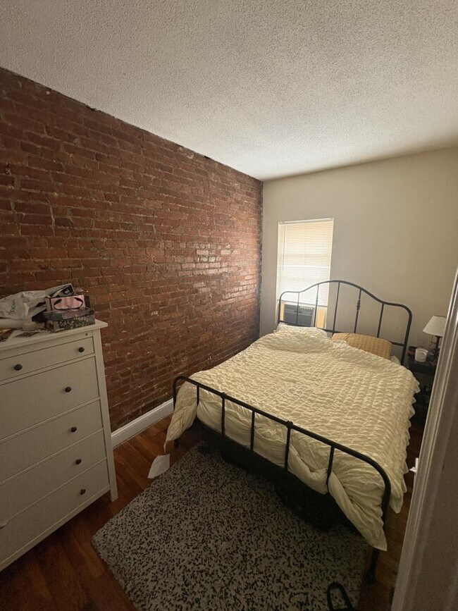 Building Photo - 2 bedroom in Boston MA 02115