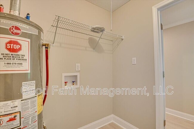 Building Photo - 4022 Windridge Dr