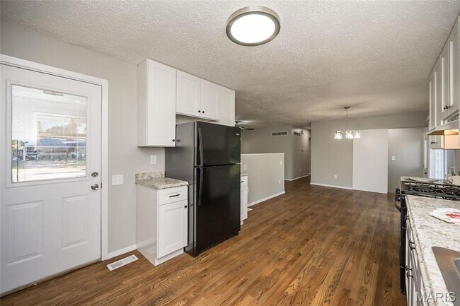 Building Photo - 1060 Kingsbrook Ln