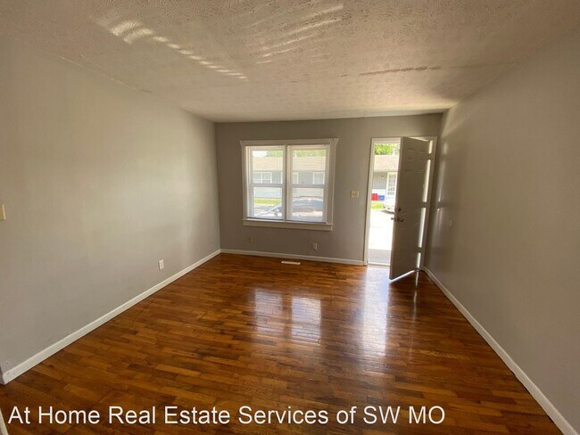 Building Photo - 861-867 S Crutcher Ave