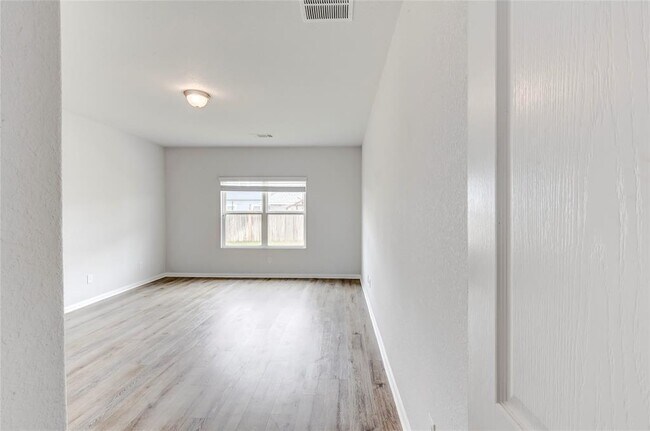 Building Photo - 17005 Lathrop Ave