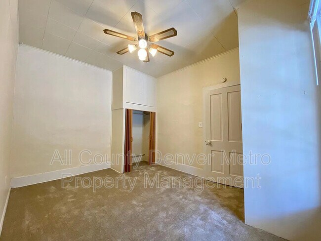 Building Photo - 912 13th St