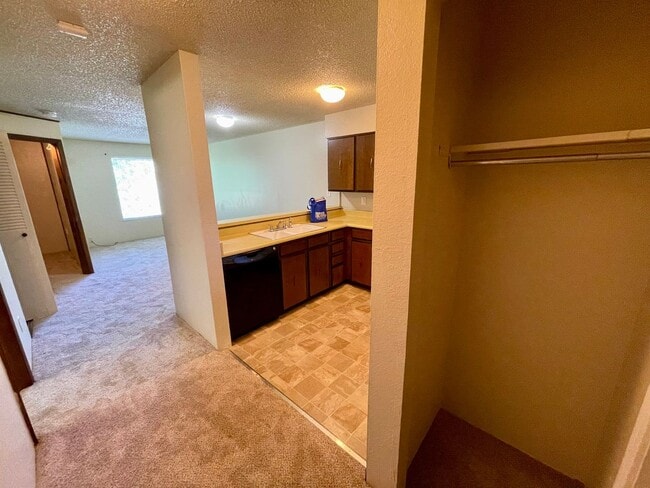 Building Photo - Cozy Studio Condo with Bonus Room/Study!