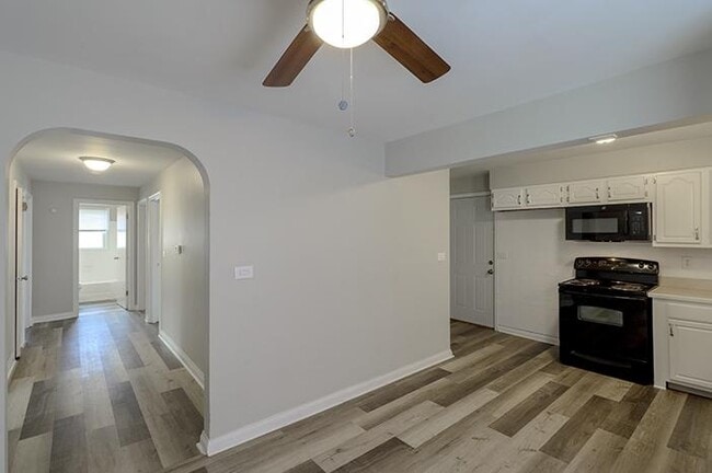 Building Photo - 4801 Oak Park Dr