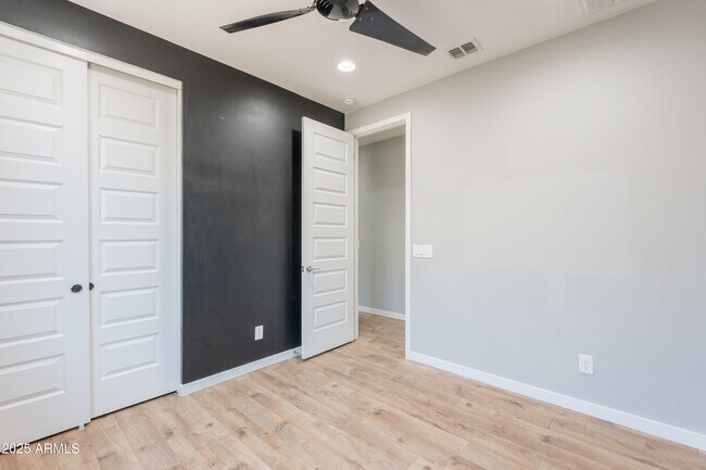 Building Photo - 9570 W Whispering Wind Dr