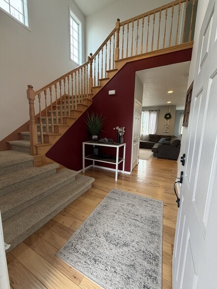 Building Photo - 7396 Pineview St NE