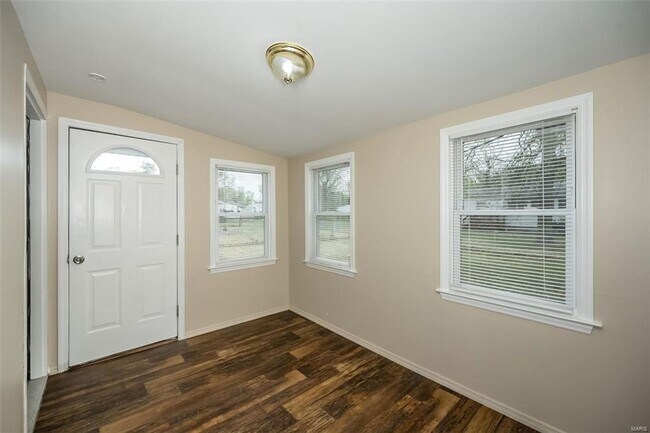 Building Photo - 9906 Calumet Dr