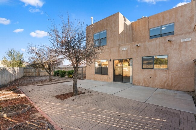 Building Photo - 4952 Butte Pl NW