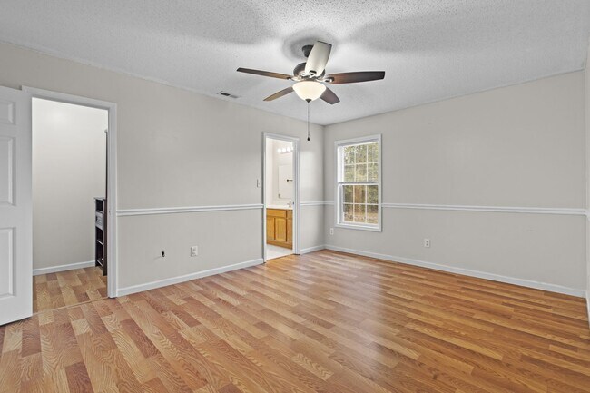 Building Photo - 206 Chokecherry S
