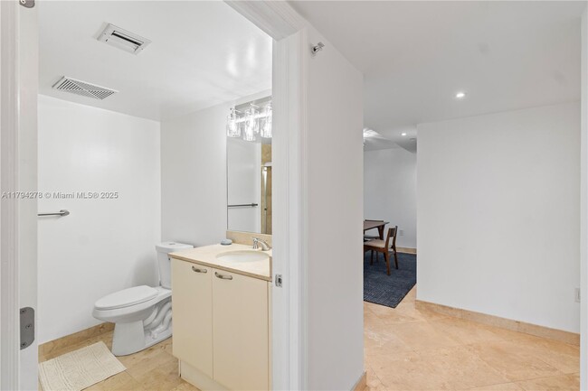 Building Photo - 2101 Brickell Ave