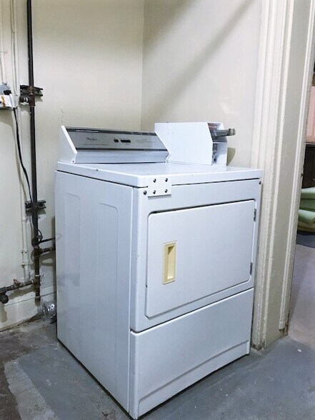 Building Photo - 2315 N Charles St