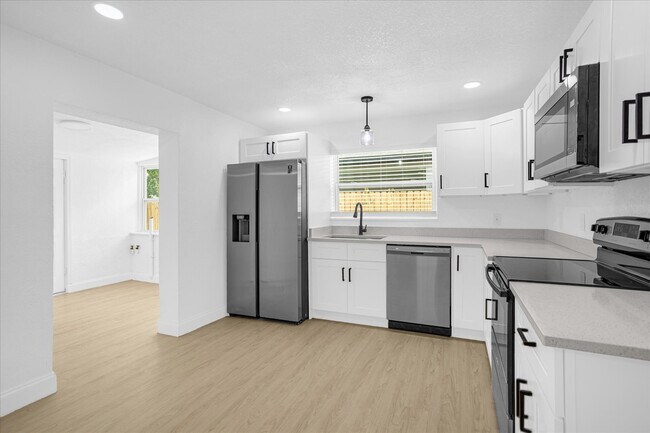 Building Photo - 812 W Miller St