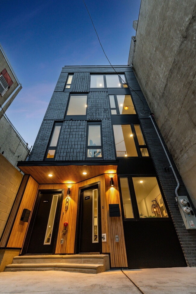 Building Photo - 609 S Orianna St