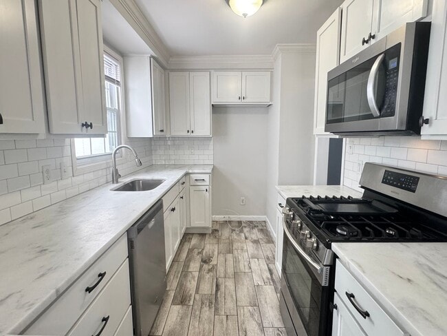 Building Photo - Updated Berkley Bungalow!