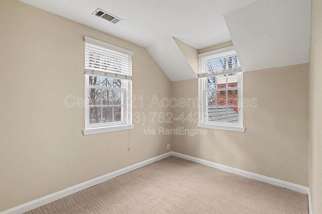 Building Photo - 3342 S Wakefield St