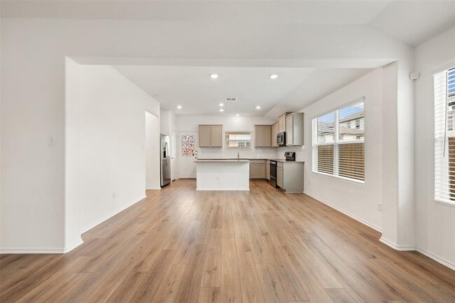 Building Photo - 148 Perfect World Lp