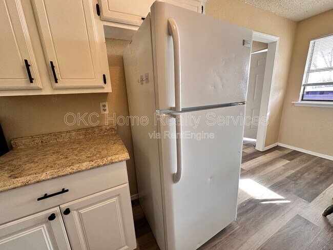 Building Photo - 109 SE 42nd St