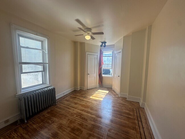 Building Photo - 5628 Warrington Ave