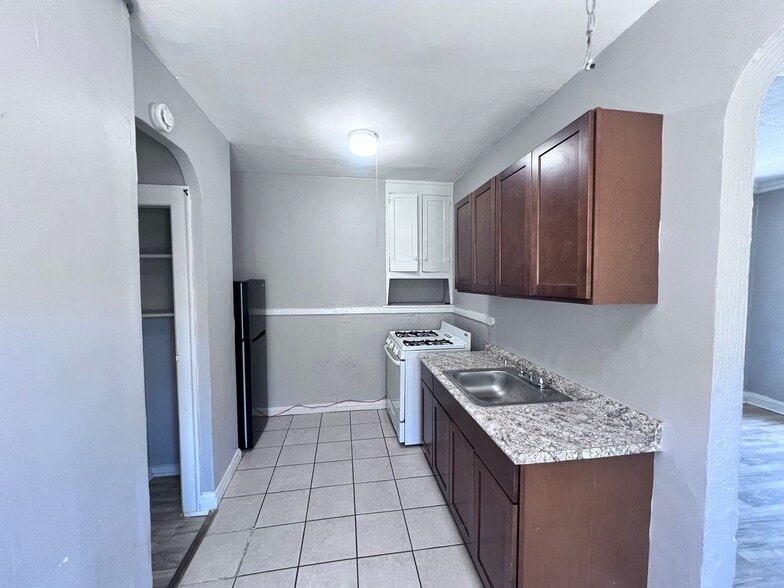 Building Photo - 848 Linn Dr