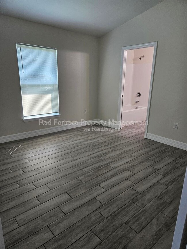 Building Photo - 167 Meadow Rd