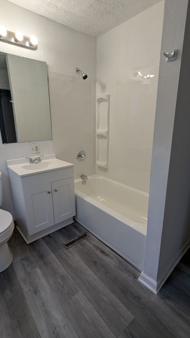 Building Photo - Charming 3-bedroom, 1.5-bathroom house loc...