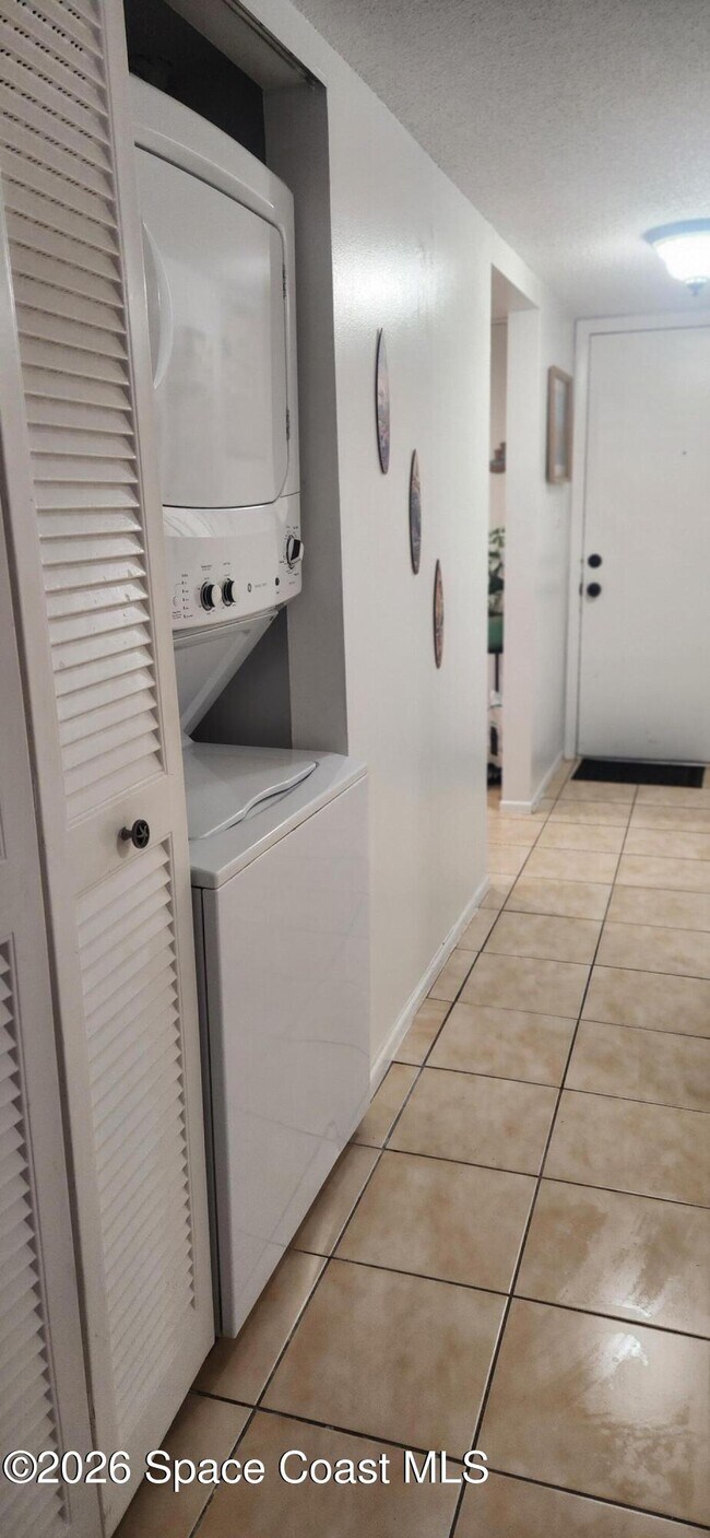 Building Photo - 520 Palm Springs Blvd