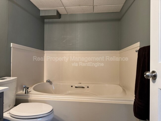 Building Photo - 14 Ravenna Ave