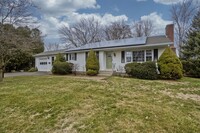 Building Photo - 65 Meadow St