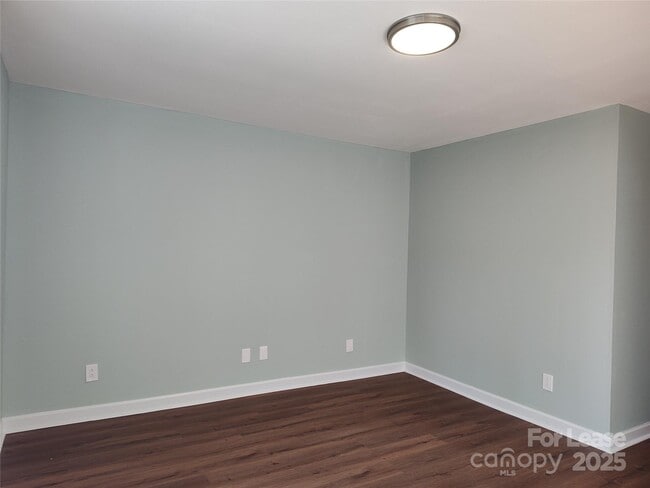 Building Photo - 5206 Dunrobin Ln