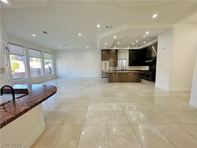 Building Photo - 2025 Grouse St