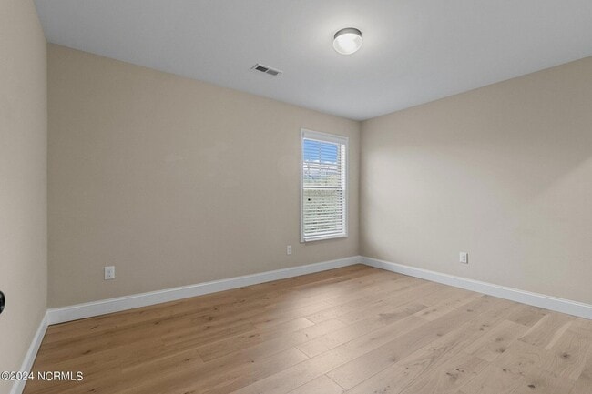 Building Photo - 204 Sandy Springs Rd