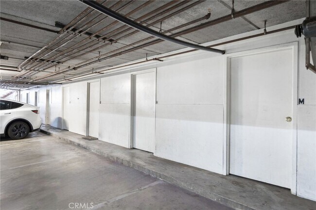 Building Photo - 333 Riverdale Dr