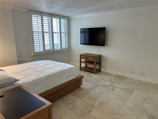 Building Photo - 6039 Collins Ave