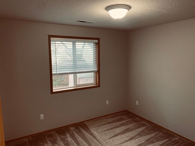 Building Photo - Nicely Updated Large Home w/ Pool!