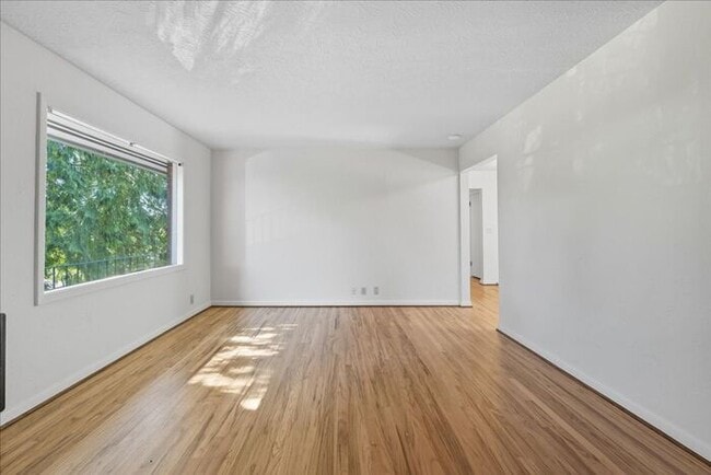 Building Photo - West Slope Charmer With Hardwood Floor - W...