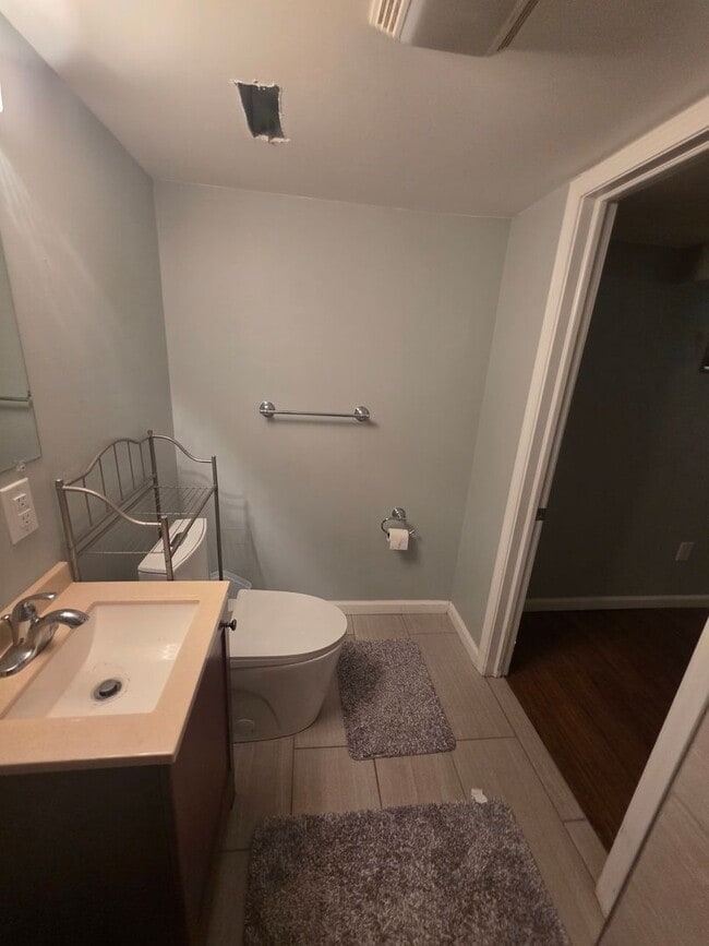 Building Photo - 3-bedroom, 2-bath home in West Mifflin