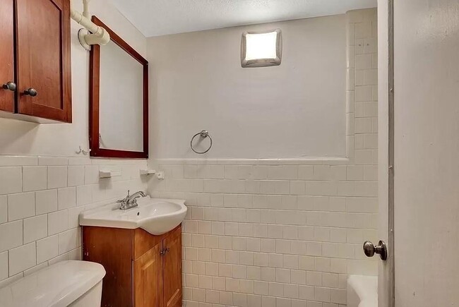 Building Photo - 28 Braemore Rd