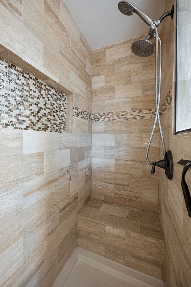 Building Photo - Move-In Special - Beautiful South Valley Home! Available Now!