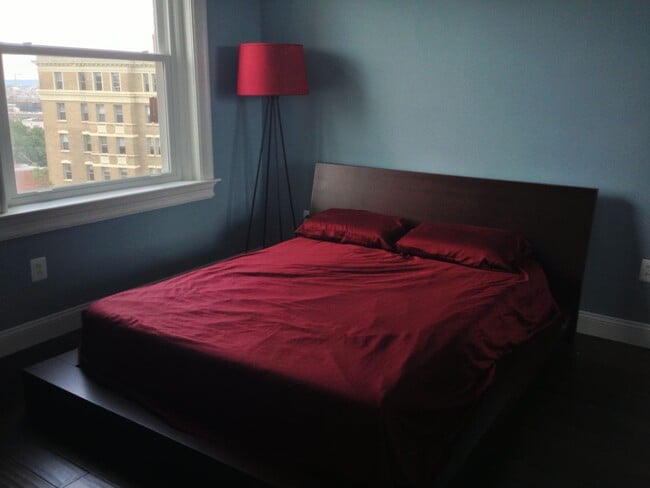 Building Photo - Fantastic Adams Morgan Location!