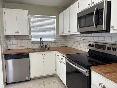 Building Photo - 4640 Lucerne Lakes Blvd W