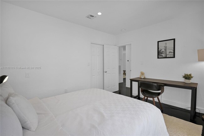 Building Photo - 4121 Woodridge Rd