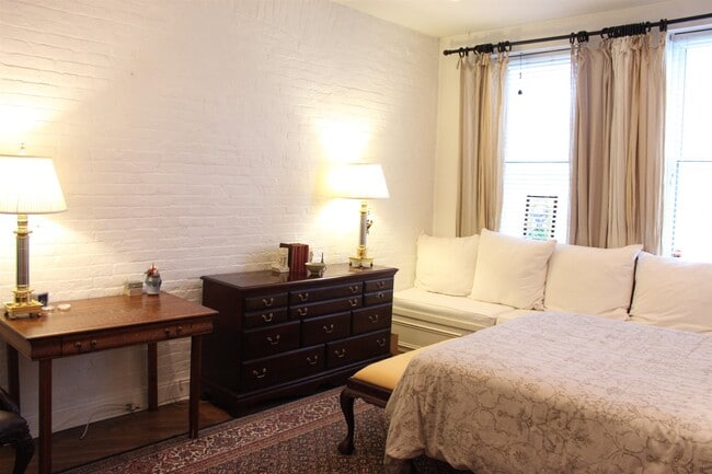 Building Photo - 1021 Grand St