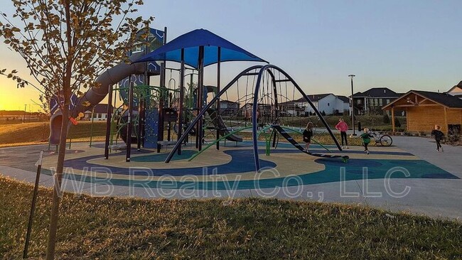 Building Photo - 1214 NW Yorktown Dr