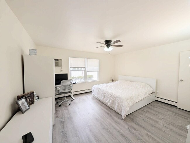 Building Photo - 125 Riverview Ct