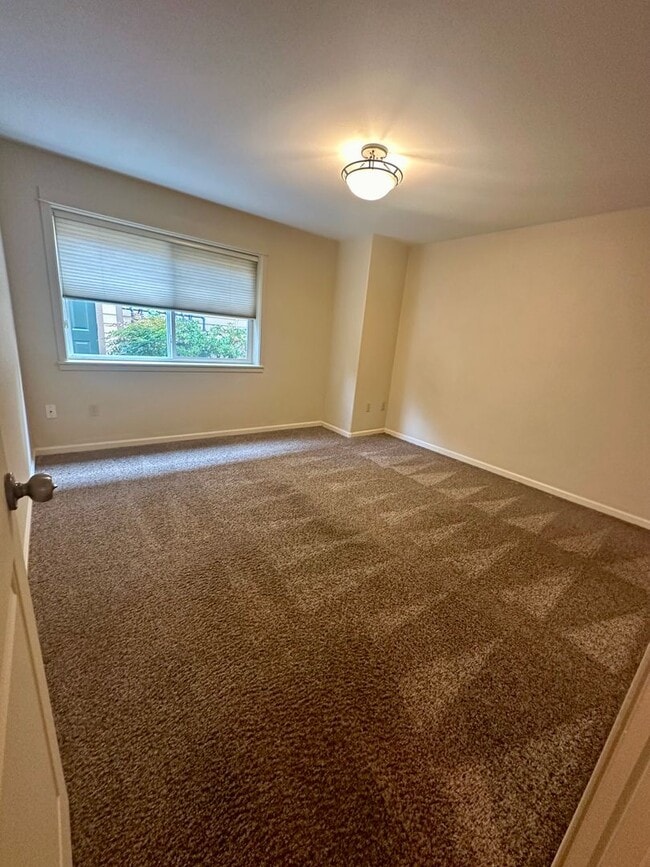 Building Photo - Newly renovated Two-bedroom apartment in Ashland!